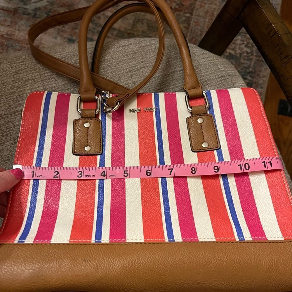 Beautiful striped Nine West purse - Picture 12 of 12